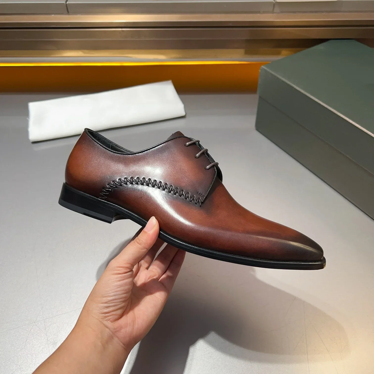 Праздничные подарки, ограниченная серия, роскошная серия B, Haute Couture, мужской деловой костюм ручной работы, одинаковые кожаные туфли для встреч, свадьбы
Праздничные подарки, ограниченная серия, роскошная серия B, Haute Couture, мужской деловой костюм ручной работы, одинаковые кожаные туфли для встреч, свадьбы