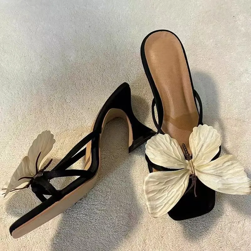 Summer Thin High Heel Satin Slippers Women Butterfly Decor Narrow Band Square Toe Mixed Color Sandals Party Banquet Dress Shoes
Summer Thin High Heel Satin Slippers Women Butterfly Decor Narrow Band Square Toe Mixed Color Sandals Party Banquet Dress Shoes