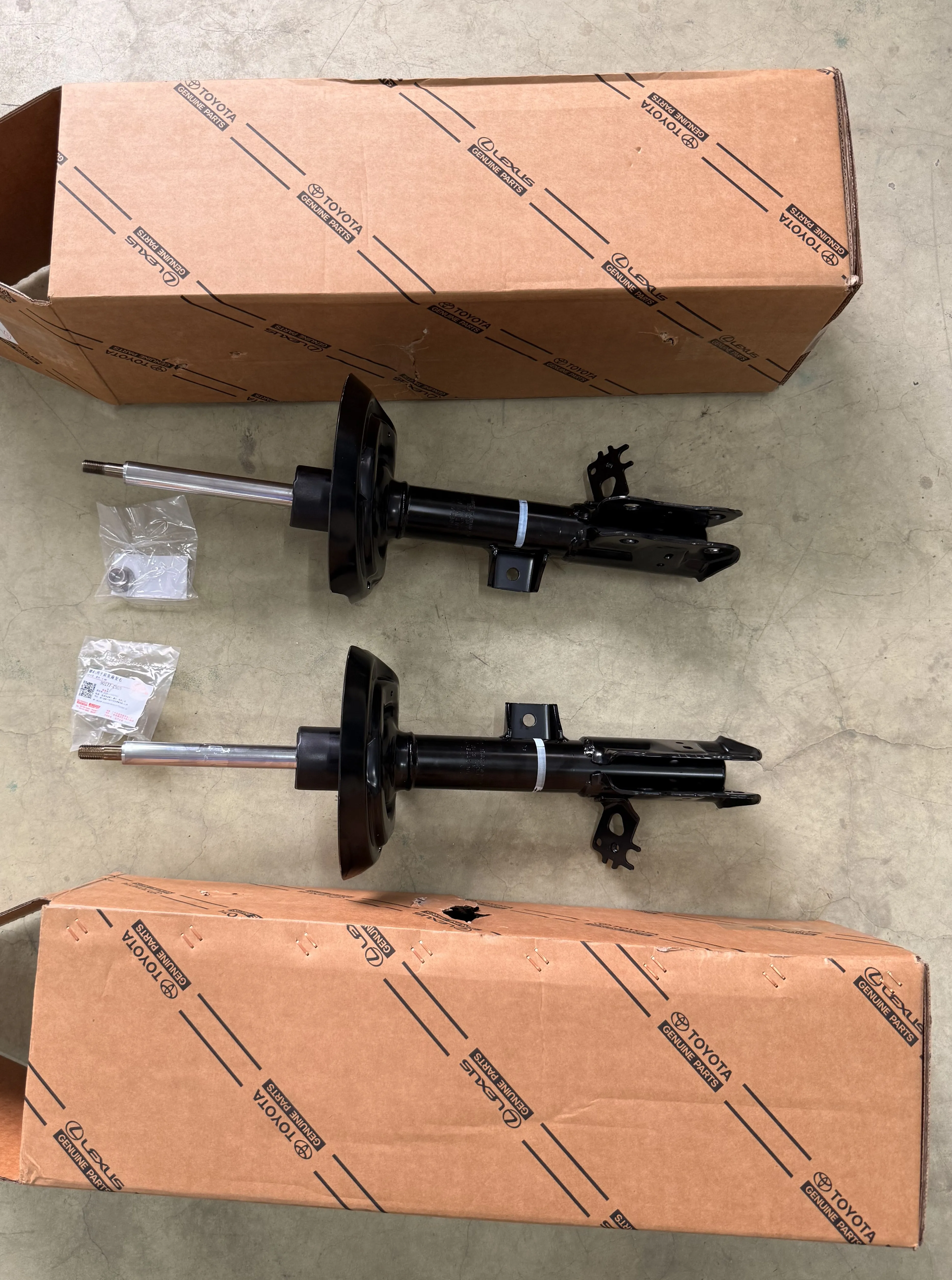 48520-8Z346 48510-8Z505 Genuine Brand New Original Left & Right Front Suspension Shock Absorber For Toyota Highlander 2020-2024!
48520-8Z346 48510-8Z505 Genuine Brand New Original Left & Right Front Suspension Shock Absorber For Toyota Highlander 2020-2024!