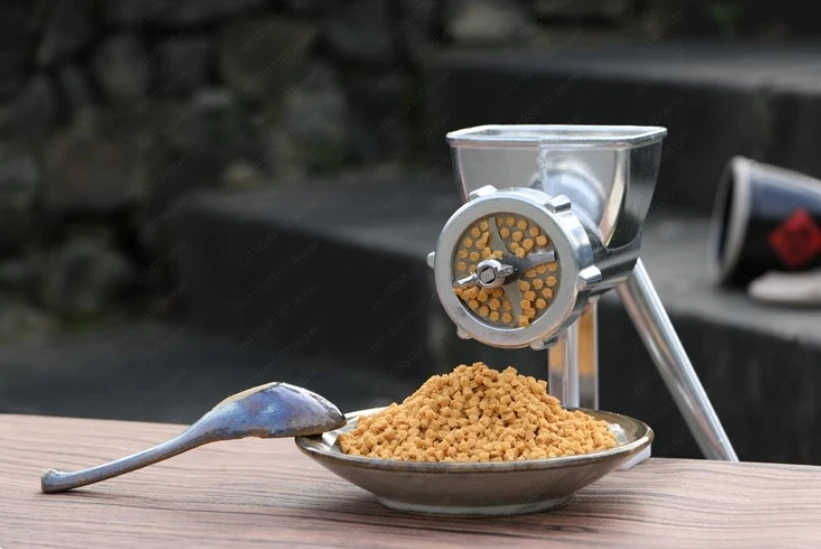 Ручная машина для производства гранул, бытовое разведение, курица, рубтина, корм для курицы, голуби, домашняя приманка для рыбы, корм для птиц и собак
Ручная машина для производства гранул, бытовое разведение, курица, рубтина, корм для курицы, голуби, домашняя приманка для рыбы, корм для птиц и собак