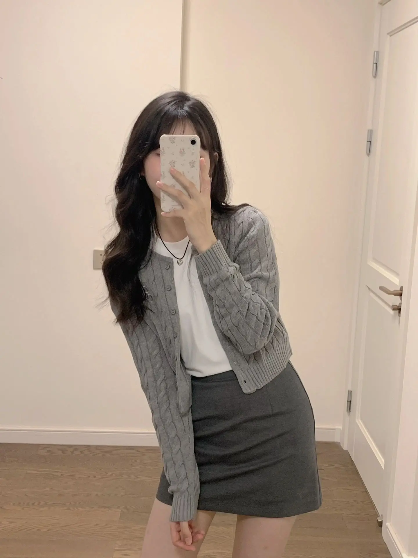 Cardigans Normal Sweaters Womens Winter Distressed Polka-Dot Buttoned Fitted Knitthing Layer Seoulish Style Hollow Half-Sleeve
Cardigans Normal Sweaters Womens Winter Distressed Polka-Dot Buttoned Fitted Knitthing Layer Seoulish Style Hollow Half-Sleeve