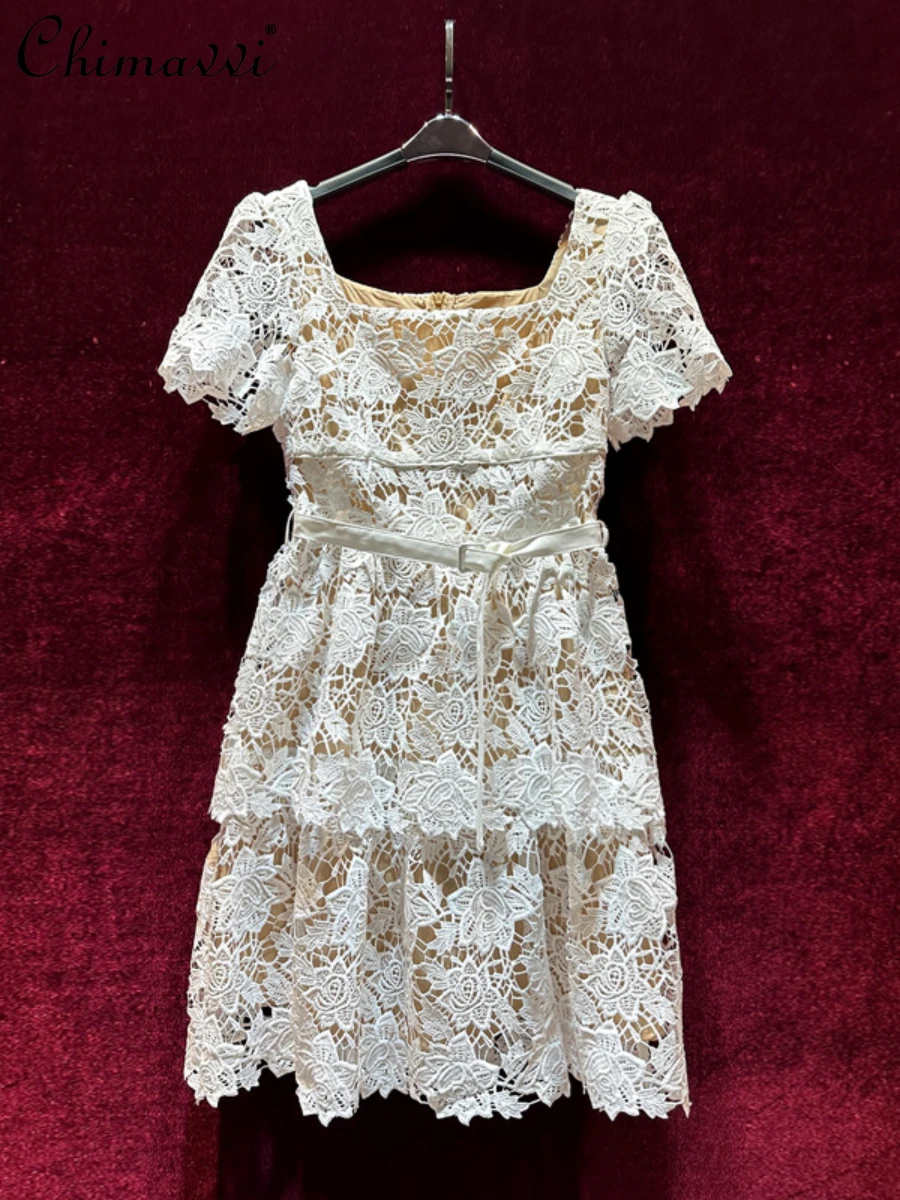 High-End Elegant Water Soluble Lace White Dress 2024 Summer New Fashion Square Collar Short Sleeve Slim Above Knee Ladies Dress
High-End Elegant Water Soluble Lace White Dress 2024 Summer New Fashion Square Collar Short Sleeve Slim Above Knee Ladies Dress