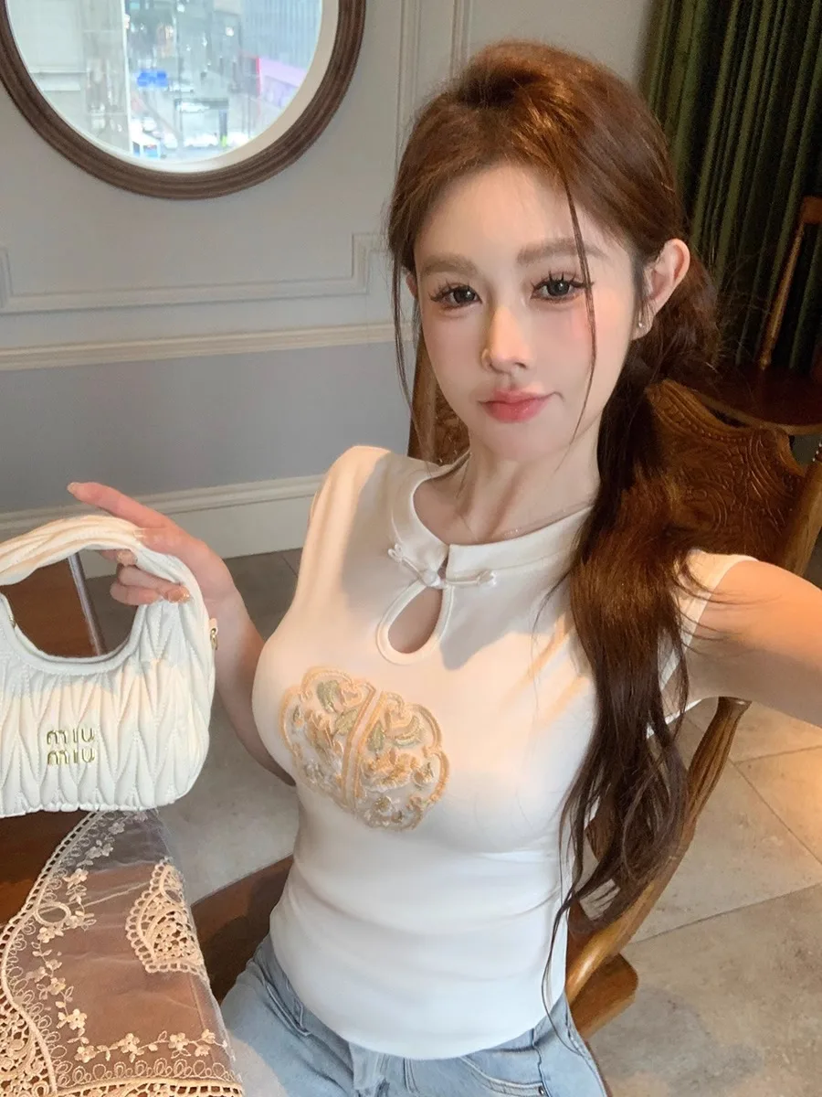Modern Qipao Top Women Summer Cropped Artistic Cut Sweet Edgy Oriental Chic Breathable Short Sleeve Blouse Tee
Modern Qipao Top Women Summer Cropped Artistic Cut Sweet Edgy Oriental Chic Breathable Short Sleeve Blouse Tee