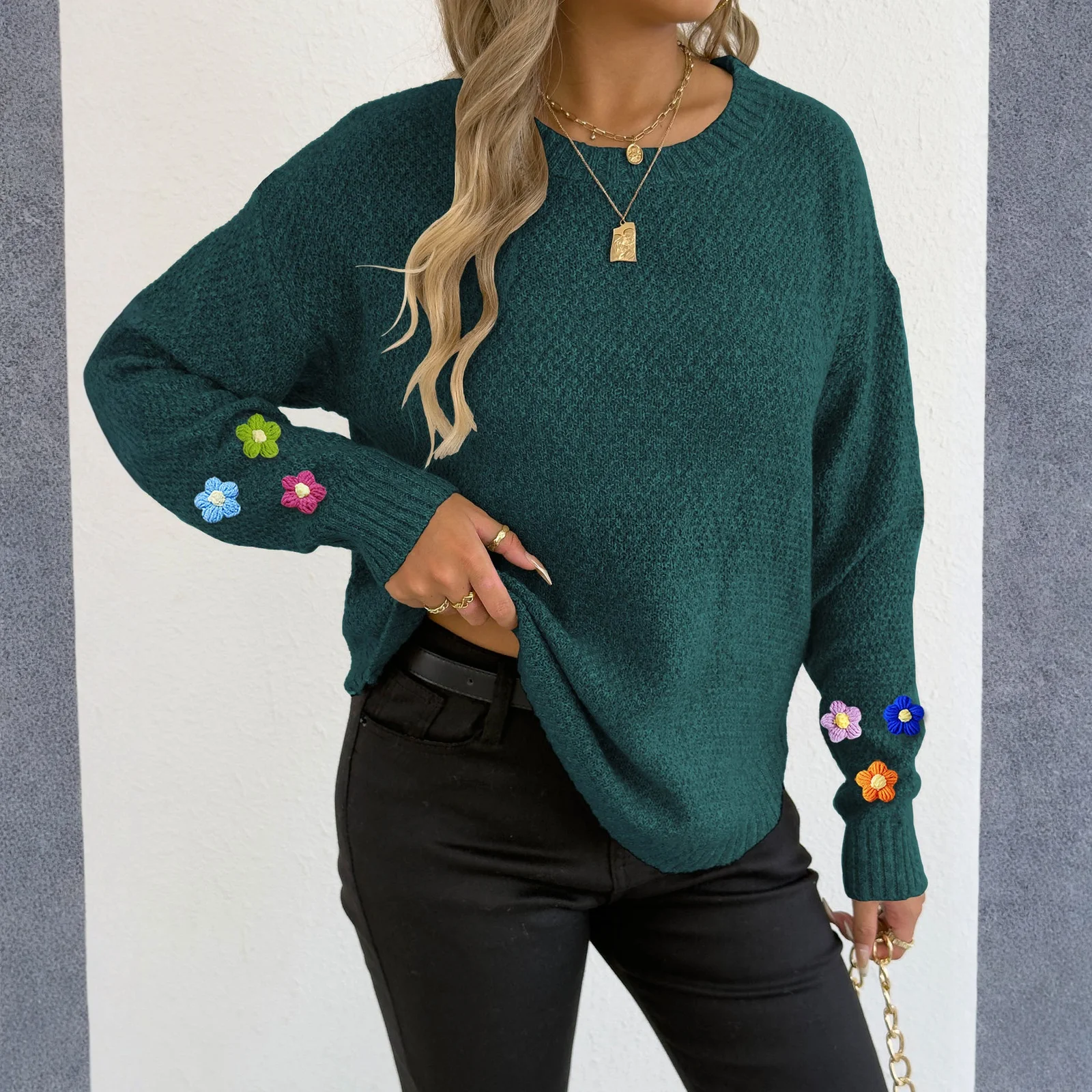 Women'S Crew Neck Flower Decor Long Sleeve Knit Sweater Solid Color Casual Pullover Trendy Autumn Winter Warm For Ladies
Women'S Crew Neck Flower Decor Long Sleeve Knit Sweater Solid Color Casual Pullover Trendy Autumn Winter Warm For Ladies