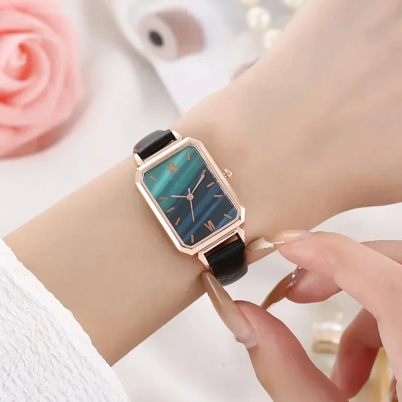 Vintage Square Watch Ladies Leather Strap Belt Bracelet Watch Suitable for Gifts Women Elegant Casual Digital Watch Reloj Mujer
Vintage Square Watch Ladies Leather Strap Belt Bracelet Watch Suitable for Gifts Women Elegant Casual Digital Watch Reloj Mujer
