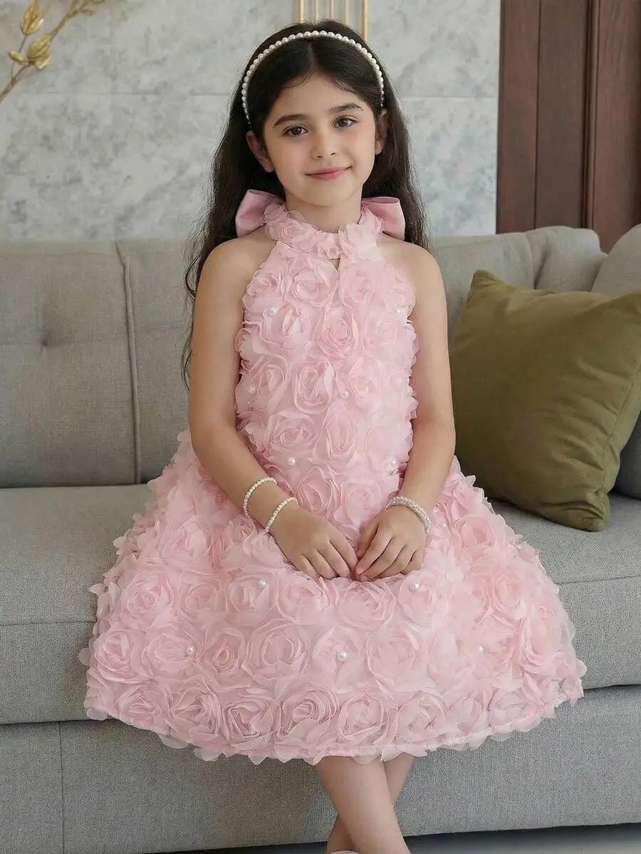 Elegant Pink Sleeveless Halter Neck Evening Dress With 3D Floral Appliques And Pearl Decoration
Elegant Pink Sleeveless Halter Neck Evening Dress With 3D Floral Appliques And Pearl Decoration