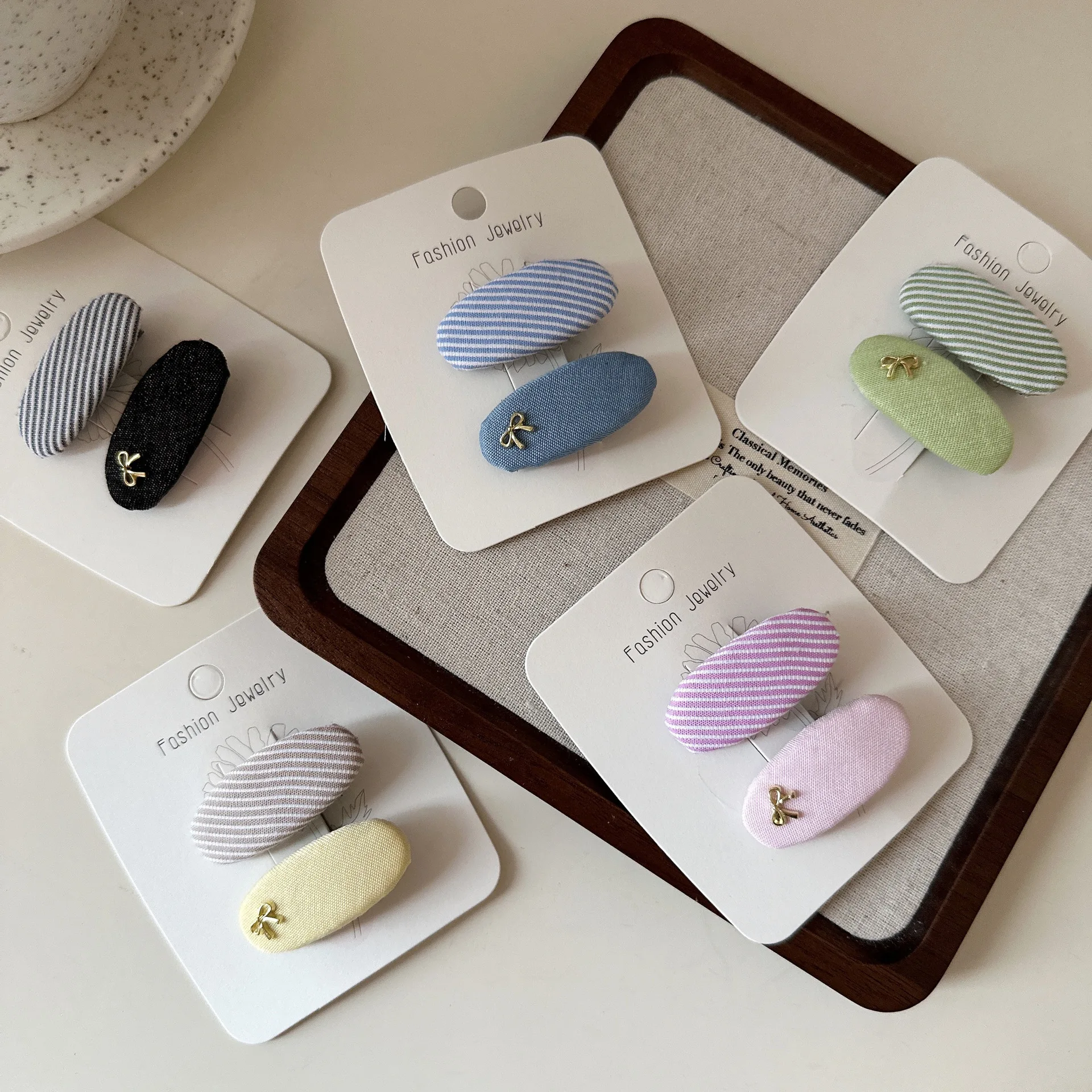 Premium Metal Bow Alligator Hair Clip Ellipse Shape Candy Color for Side Bangs Non Slip Strong Grip Lightweight
Premium Metal Bow Alligator Hair Clip Ellipse Shape Candy Color for Side Bangs Non Slip Strong Grip Lightweight