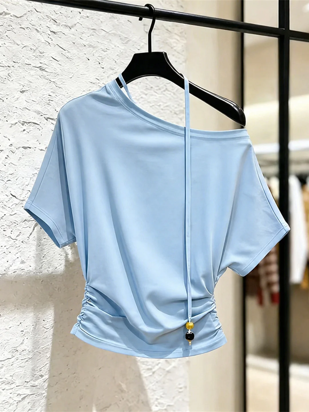 Fashionable Unique Design Slant Shoulder Short Sleeve T-Shirt Summer Commute Style Slimming Versatile Top Women's Clothing
Fashionable Unique Design Slant Shoulder Short Sleeve T-Shirt Summer Commute Style Slimming Versatile Top Women's Clothing