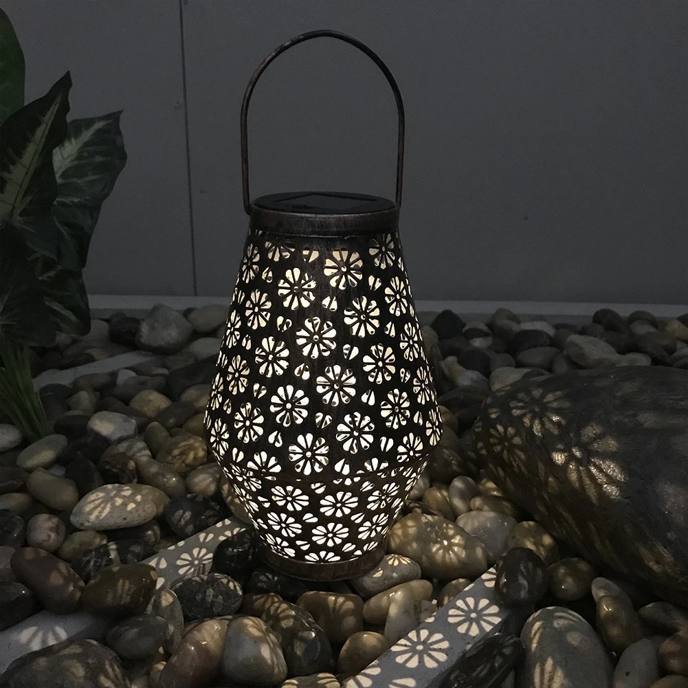 Outdoor Hanging Lamp Solar Power Energy LED Lantern Light Retro Hollow Metal Pattern Garden Light For Courtyard Pathway Decor
Outdoor Hanging Lamp Solar Power Energy LED Lantern Light Retro Hollow Metal Pattern Garden Light For Courtyard Pathway Decor
