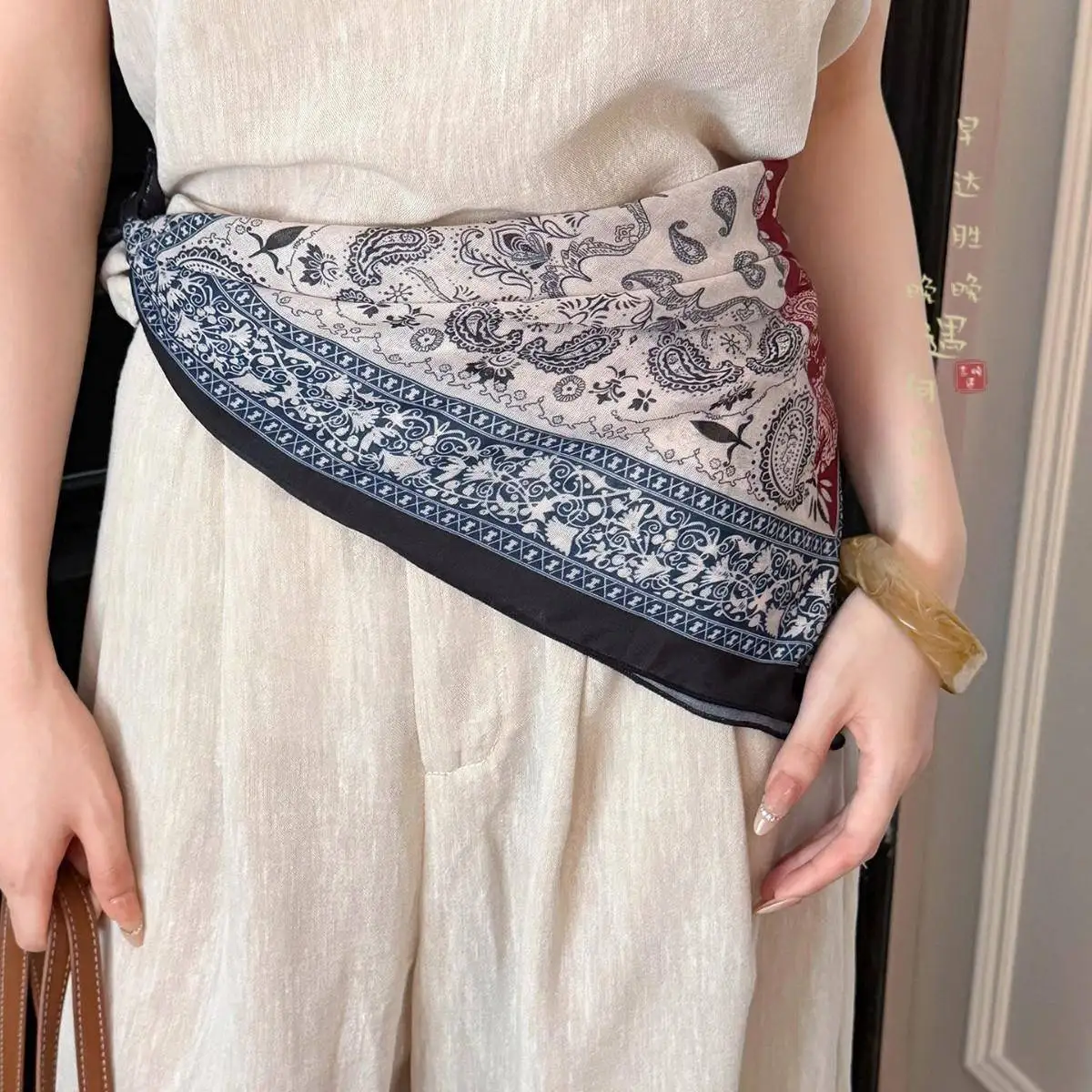 Retro Coffee Color Walnut Flower Square Scarf Women's Style 2025 New Decorative Silk Scarf Belt Waist Accessory Neckwear
Retro Coffee Color Walnut Flower Square Scarf Women's Style 2025 New Decorative Silk Scarf Belt Waist Accessory Neckwear