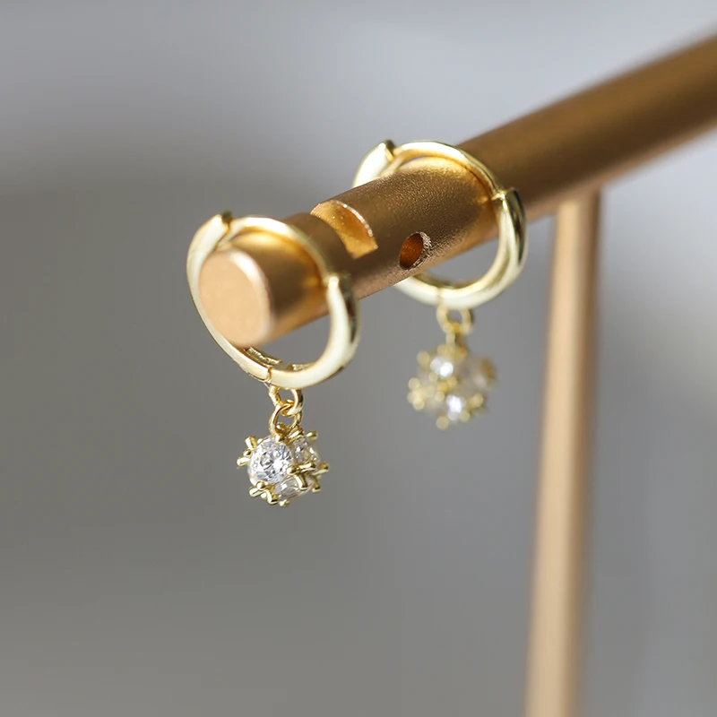 Fashionable and Personalized Authentic S925 Silver Ring Zircon Female Earrings Commuting Versatile
Fashionable and Personalized Authentic S925 Silver Ring Zircon Female Earrings Commuting Versatile