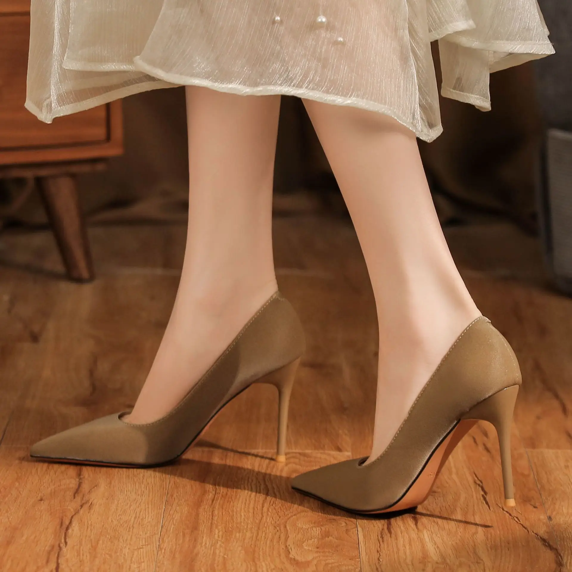 Thin heels professional shoes commuting versatile high heels sexy women's shoes daily work temperament pointed PU banquet
Thin heels professional shoes commuting versatile high heels sexy women's shoes daily work temperament pointed PU banquet