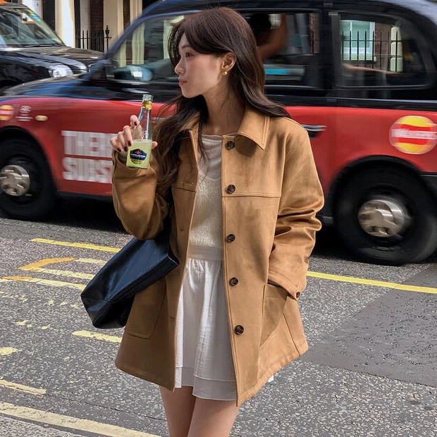 Dongdaemun 2025 Autumn Winter Retro Marron Goatskin Velvet Lapel Loose Single Button Commute Coat for Women Warm Sli
Dongdaemun 2025 Autumn Winter Retro Marron Goatskin Velvet Lapel Loose Single Button Commute Coat for Women Warm Sli