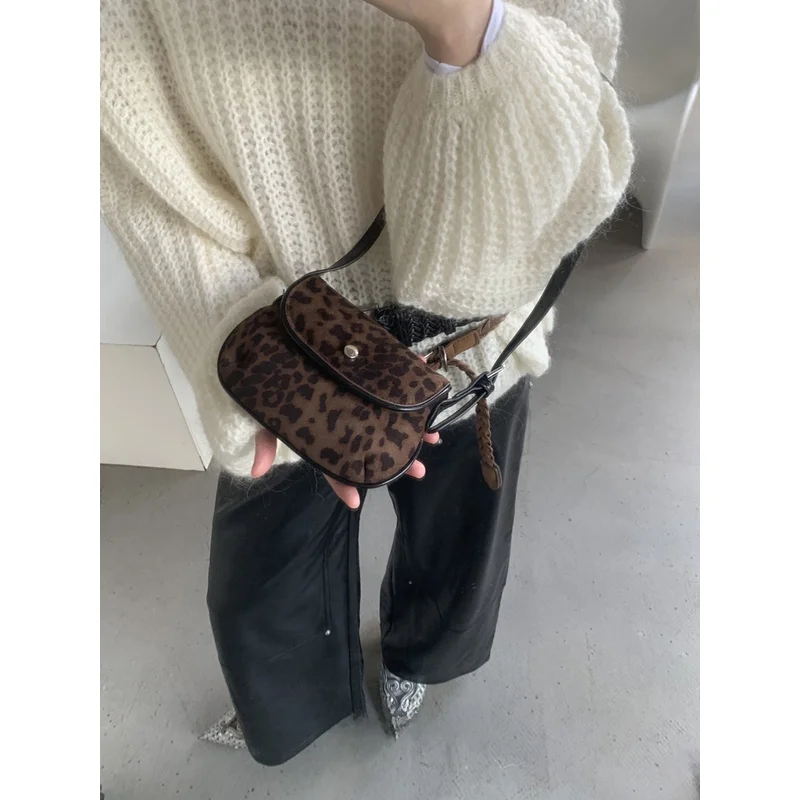 Сумка Lonslan 2025 NEW: Ретро-модель с матовым леопардовым принтом, на одно плечо, через плечо, повседневная, простая, женская сумка
Сумка Lonslan 2025 NEW: Ретро-модель с матовым леопардовым принтом, на одно плечо, через плечо, повседневная, простая, женская сумка