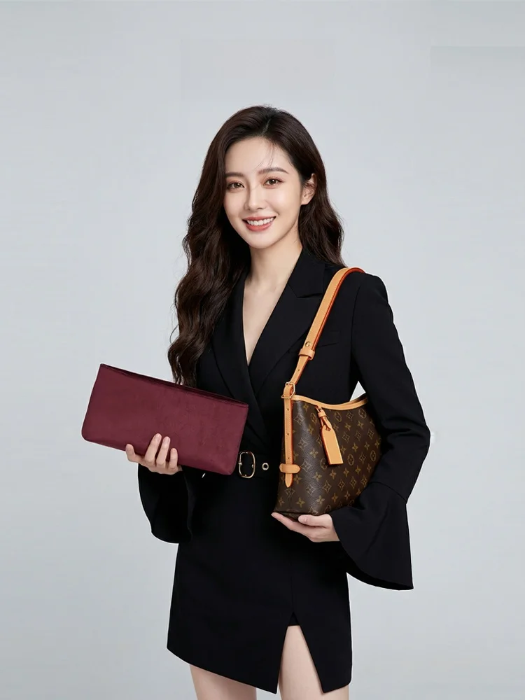 Маленькая сумка-органайзер LV для модификации сумок Guyi Carryall, горизонтальная версия East West, флокированная сумка-хобо, женская косметичка
Маленькая сумка-органайзер LV для модификации сумок Guyi Carryall, горизонтальная версия East West, флокированная сумка-хобо, женская косметичка