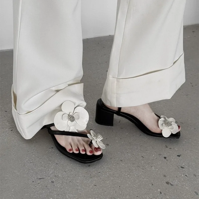 Women's Summer New Soft Sole Beach Open Toe Square Heel Shoes Flower Strap Sandals
Women's Summer New Soft Sole Beach Open Toe Square Heel Shoes Flower Strap Sandals