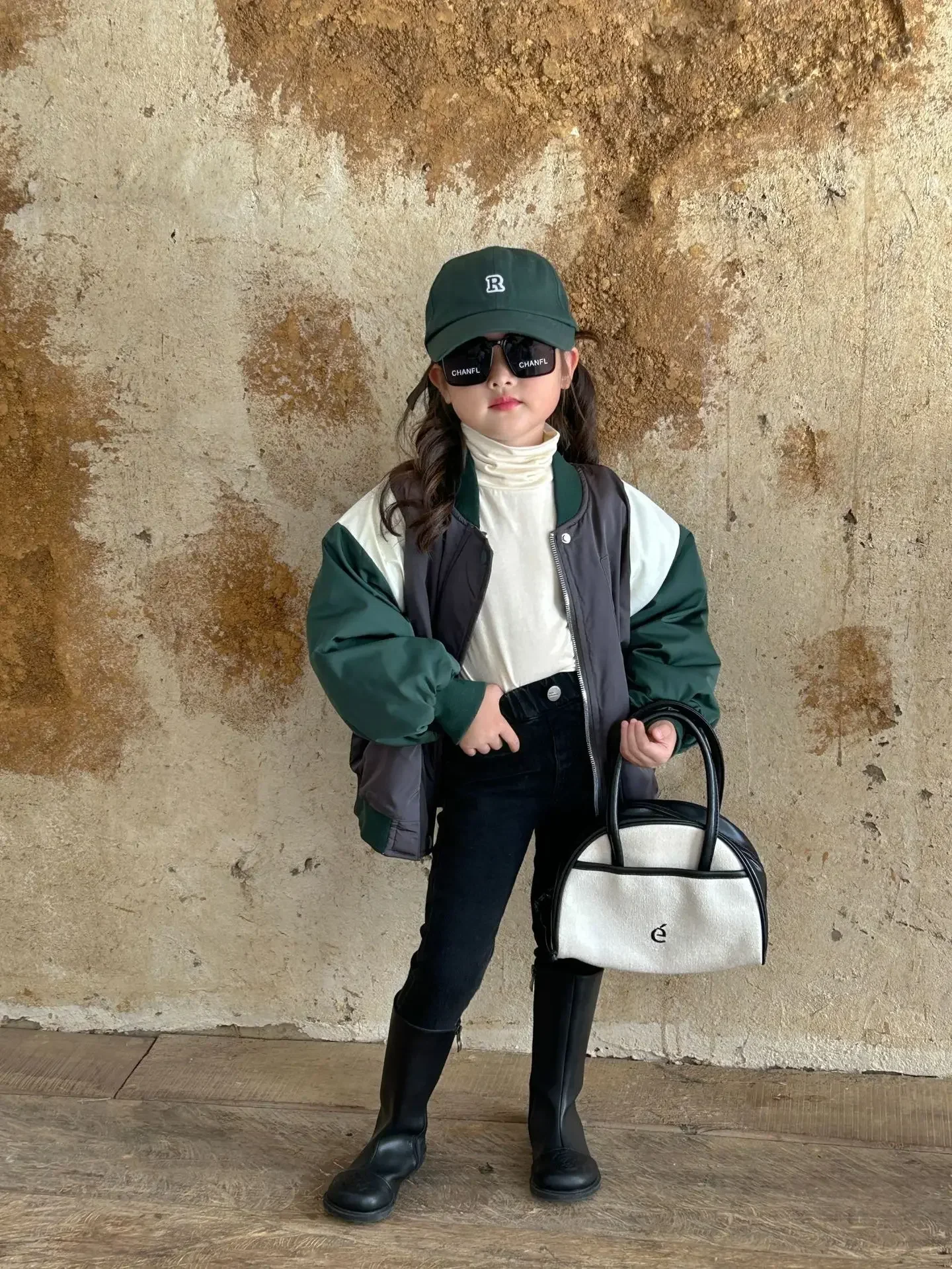 Girl Coat 2023 Winter New Korean Version Children Clothing Boys and Girls Cotton Thick Baseball Jacket Baby Match Baseball Coat
Girl Coat 2023 Winter New Korean Version Children Clothing Boys and Girls Cotton Thick Baseball Jacket Baby Match Baseball Coat