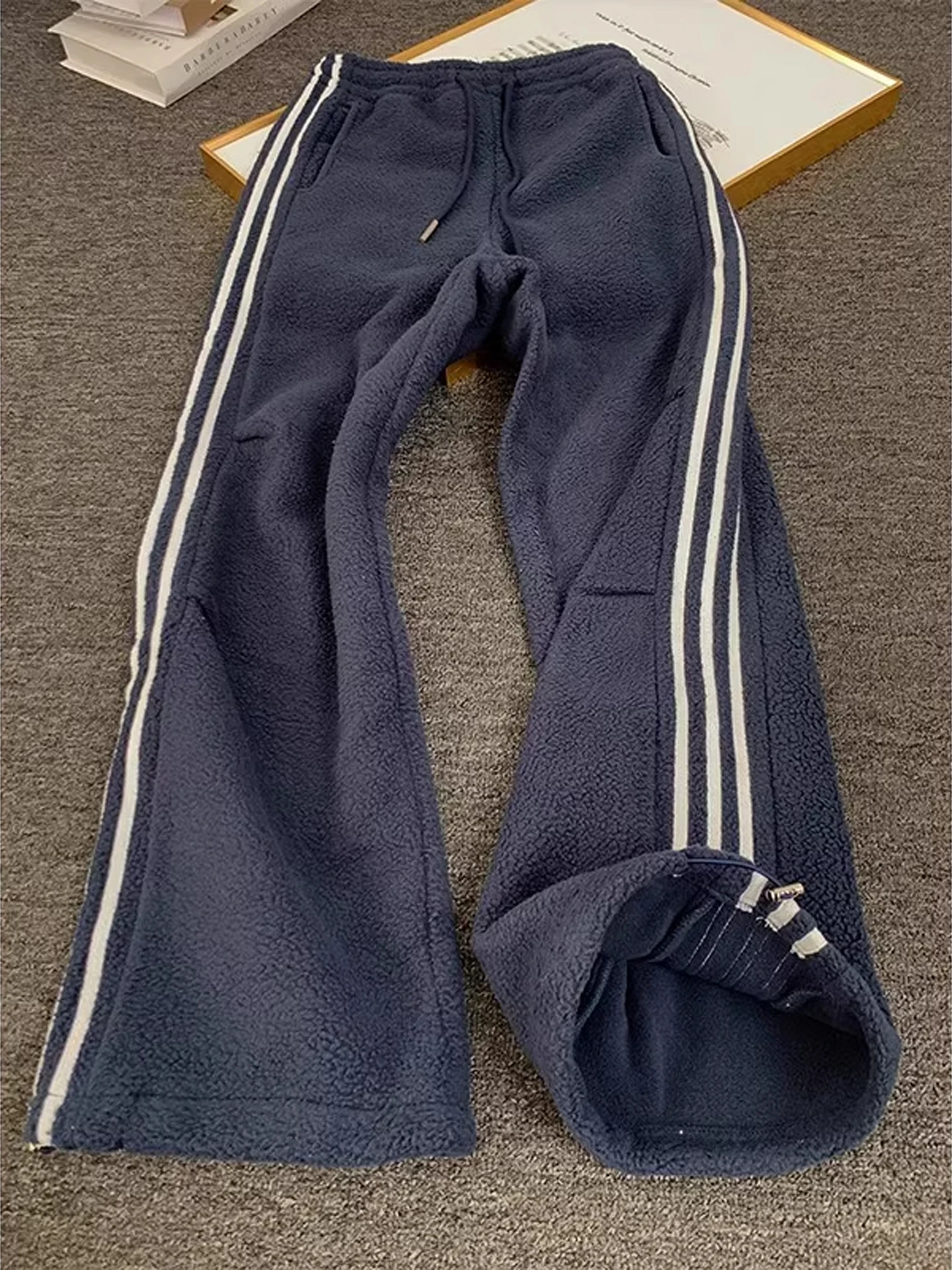 Thiened Lamb на меховой подкладке, широкие брюки прямого кроя, мужские зимние повседневные брюки, теплые удобные спортивные штаны свободного кроя
Thiened Lamb на меховой подкладке, широкие брюки прямого кроя, мужские зимние повседневные брюки, теплые удобные спортивные штаны свободного кроя