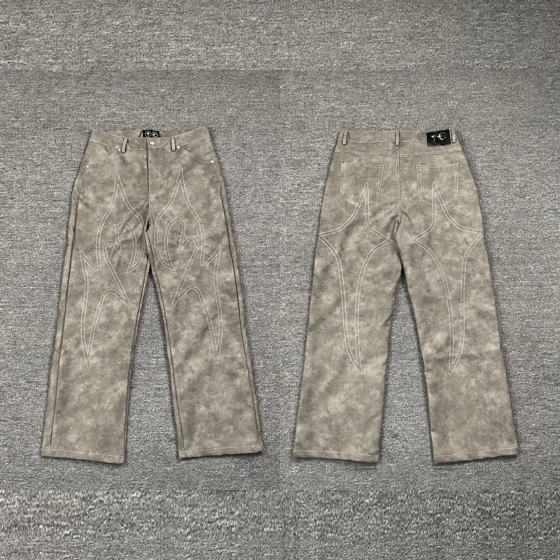 Новые клубные брюки Thug в американском стиле High Street в стиле хип-хоп с вышитым металлическим логотипом для пары, повседневные прямые брюки
Новые клубные брюки Thug в американском стиле High Street в стиле хип-хоп с вышитым металлическим логотипом для пары, повседневные прямые брюки