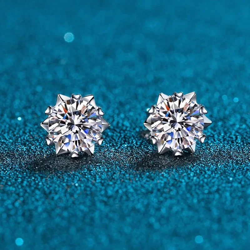 18K Gold Inlaid Diamond Moissanite Snowflake Earrings PT950 Platinum 1-carat Hexagonal Star Simple and Elegant Earrings
18K Gold Inlaid Diamond Moissanite Snowflake Earrings PT950 Platinum 1-carat Hexagonal Star Simple and Elegant Earrings