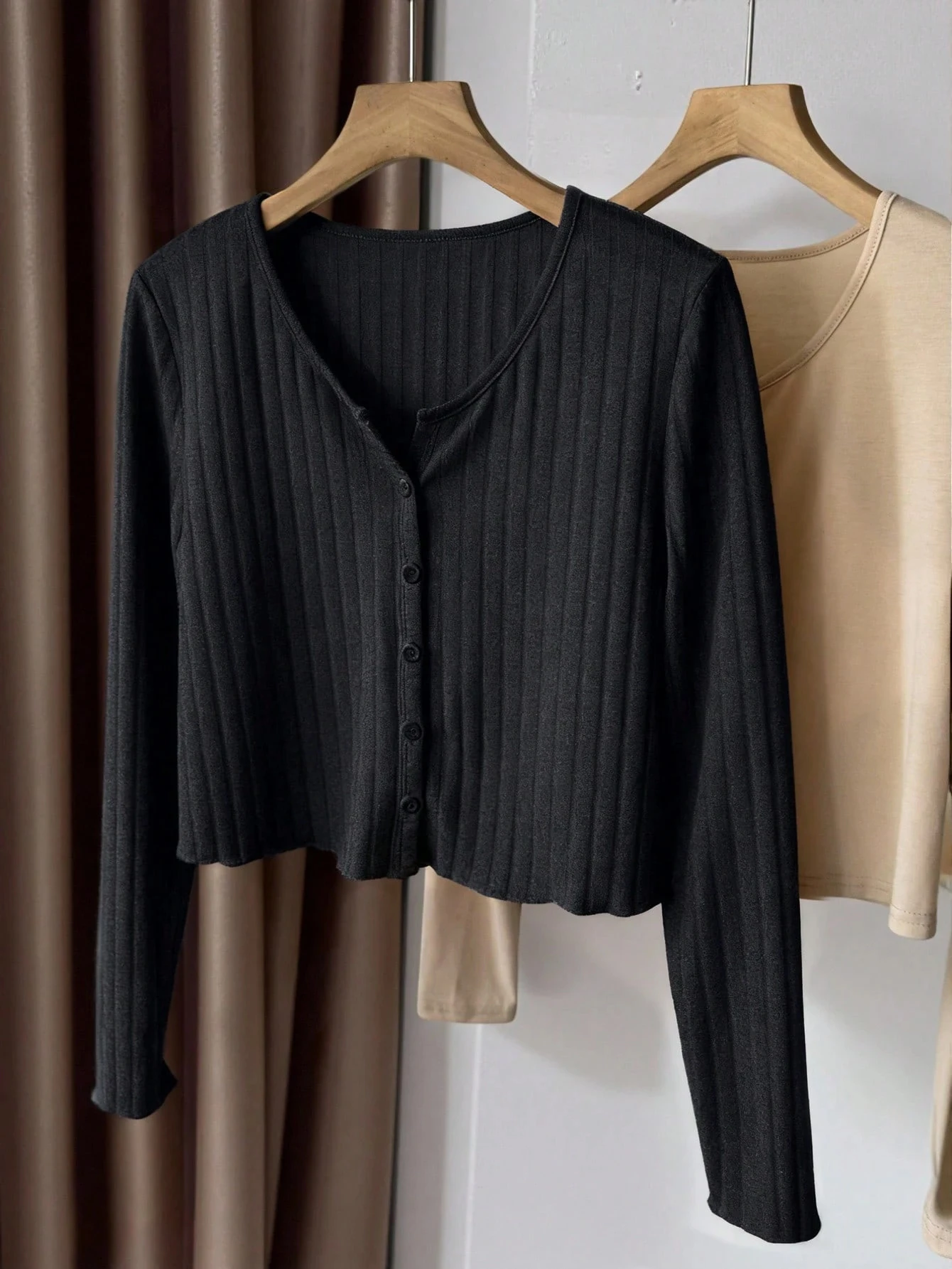 Women's plus size solid color long sleeved knitted cardigan, French daily casual style, suitable for spring and autumn seasons
Women's plus size solid color long sleeved knitted cardigan, French daily casual style, suitable for spring and autumn seasons