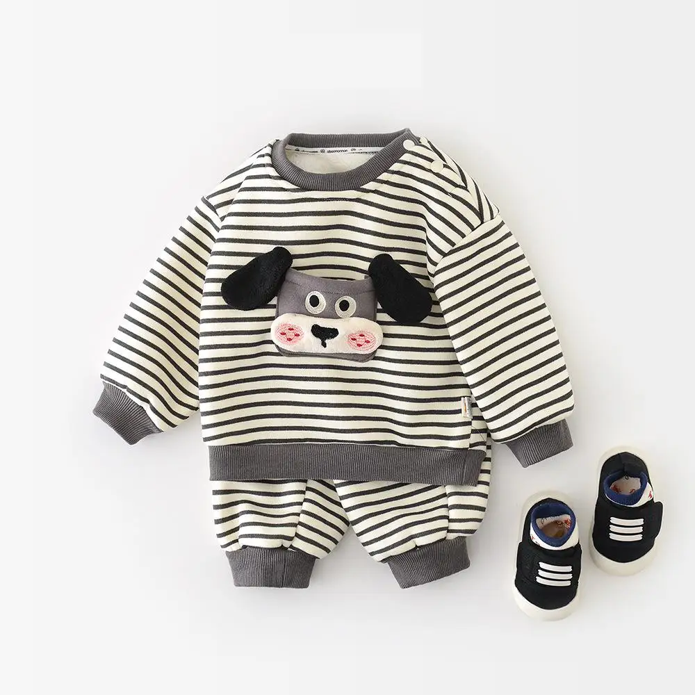 2025 Winter New Baby Fleece Warm Clothes Set Boys Cute Striped Sweatshirt + Pants 2pcs Suit Toddler Plus Velvet Thick Outfits
2025 Winter New Baby Fleece Warm Clothes Set Boys Cute Striped Sweatshirt + Pants 2pcs Suit Toddler Plus Velvet Thick Outfits