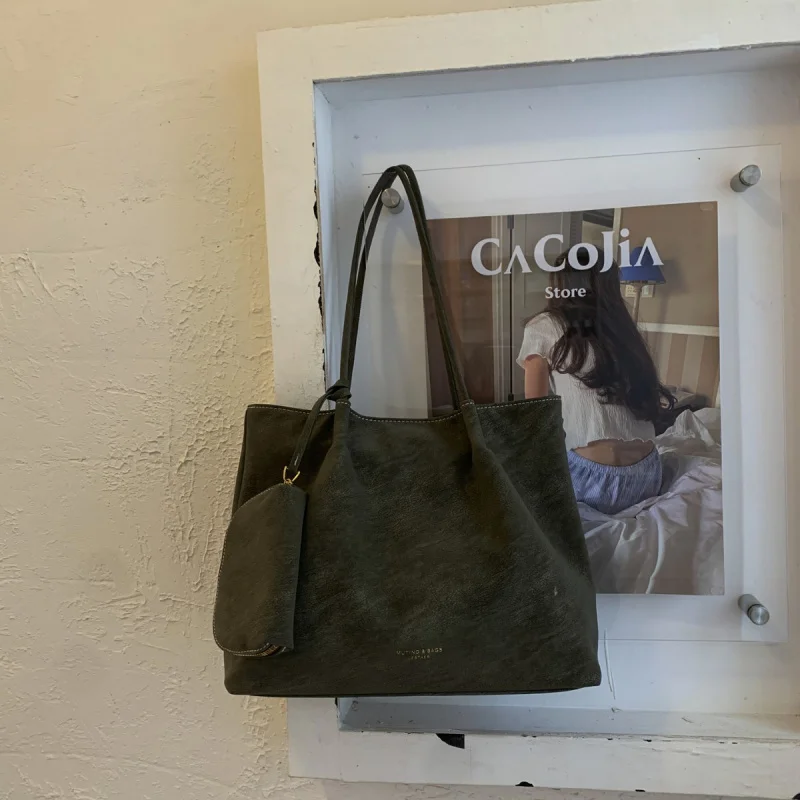 2025 Новая модная повседневная женская сумка через плечо большой вместимости в стиле ретро, сумка-тоут для поездок на работу
2025 Новая модная повседневная женская сумка через плечо большой вместимости в стиле ретро, сумка-тоут для поездок на работу