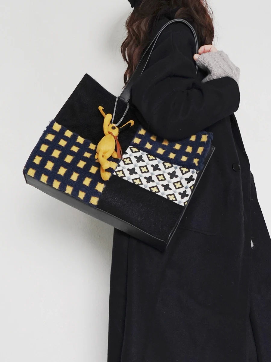 Casual Large Capacity Plaid Computer Bag Women's Trendy Casual Fashion Tote Bag Single Shoulder Bag Autumn Winter Original De...
Casual Large Capacity Plaid Computer Bag Women's Trendy Casual Fashion Tote Bag Single Shoulder Bag Autumn Winter Original De...