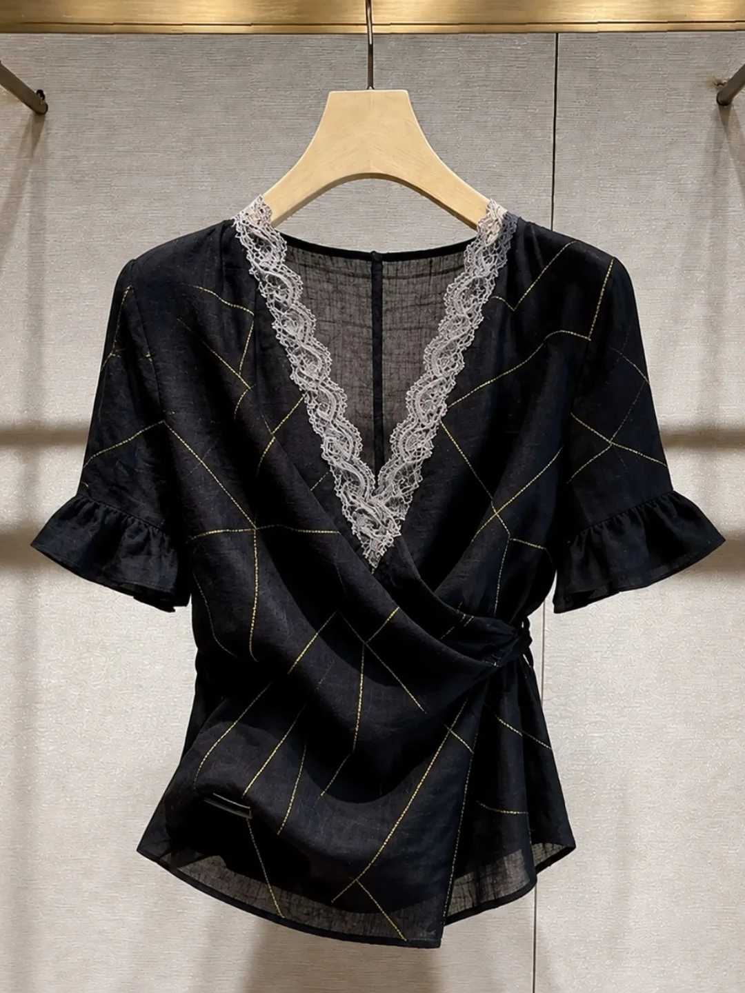 Fashionable V-Neck Lace Trim Belted Shirt Commute Light Maturity Style Versatile Fashion Top Women Summer 2026 Silk Blouse
Fashionable V-Neck Lace Trim Belted Shirt Commute Light Maturity Style Versatile Fashion Top Women Summer 2026 Silk Blouse