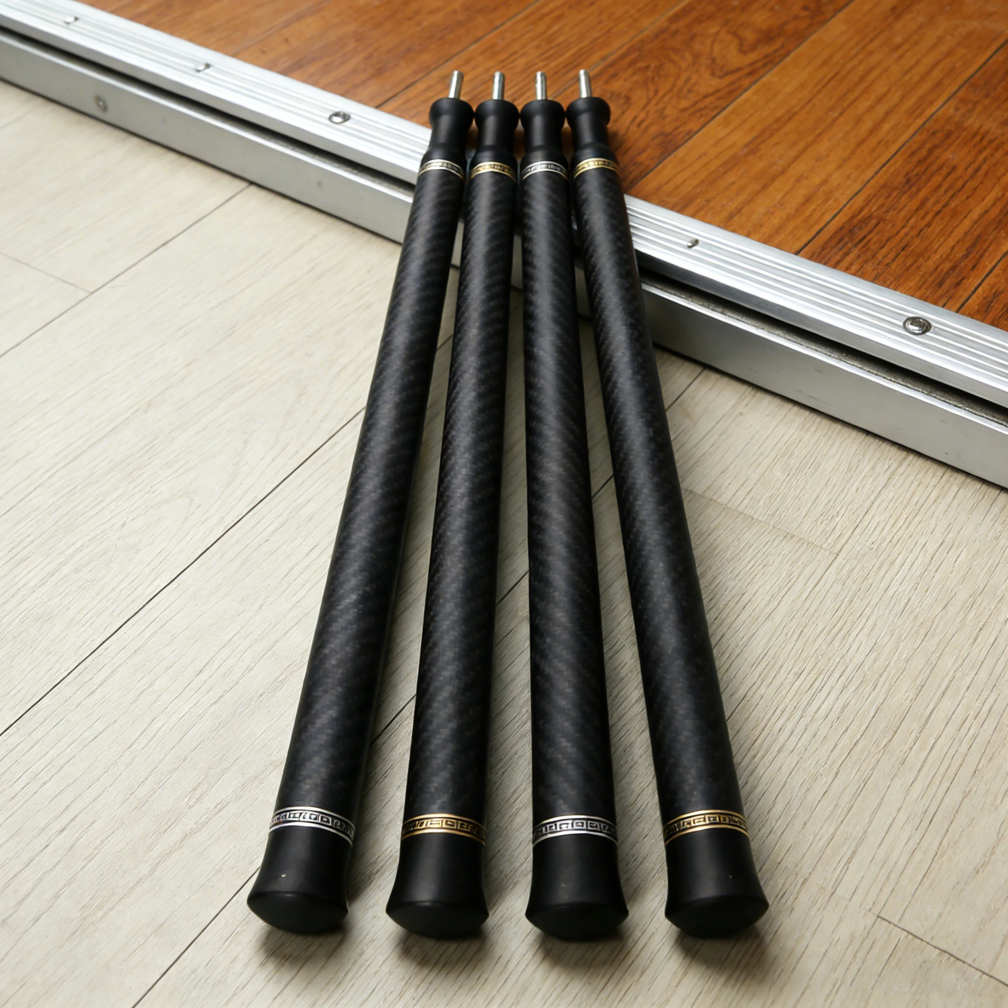 SW high-quality 1/2 split carbon fiber cue, non-deforming butt and custom socket joint
SW high-quality 1/2 split carbon fiber cue, non-deforming butt and custom socket joint
