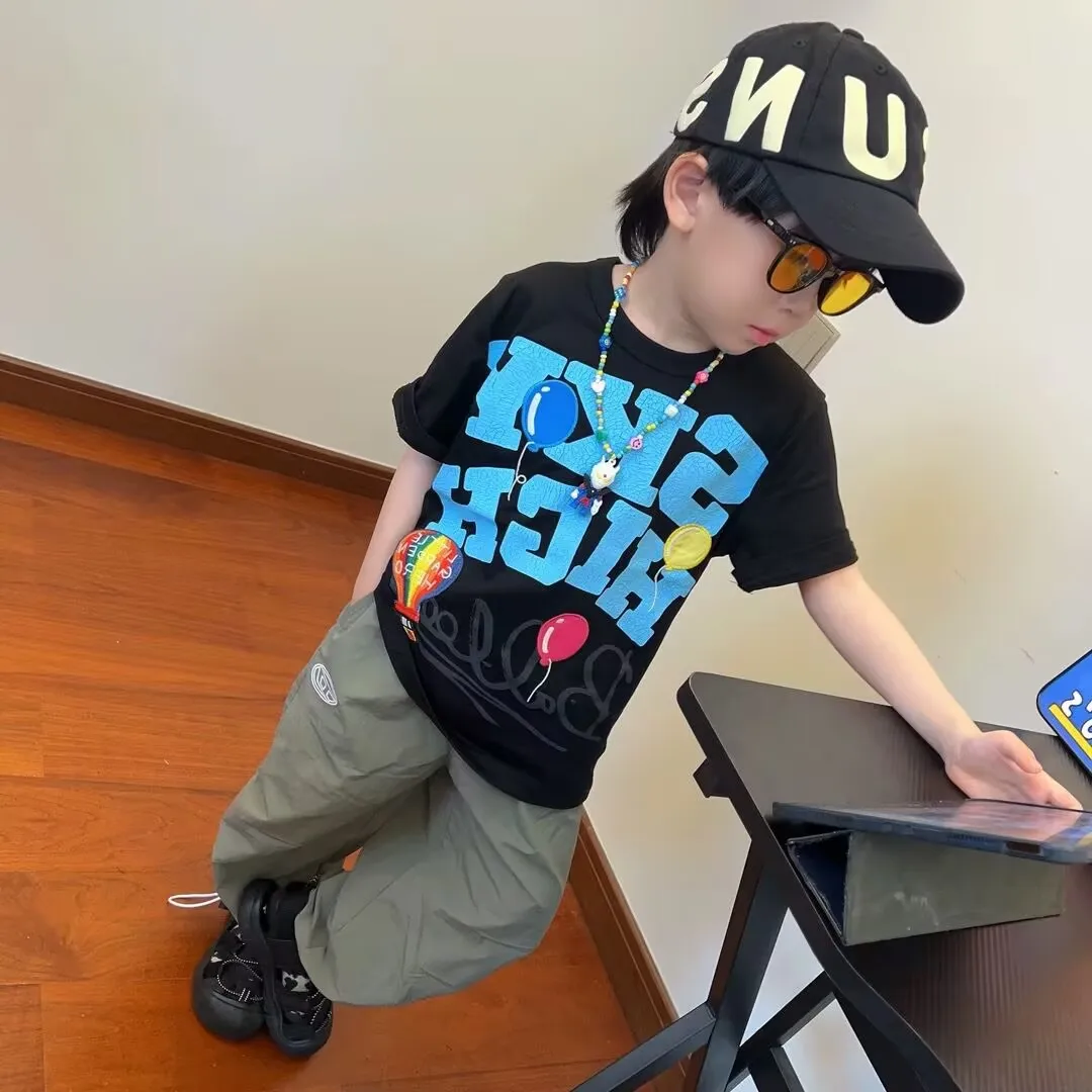 Japanese Print 2025 Summer Kids T-Shirts 3D Embroidery Patch Cotton Tees for Boys & Girls Toddler Breathable Fashion Top 90-140
Japanese Print 2025 Summer Kids T-Shirts 3D Embroidery Patch Cotton Tees for Boys & Girls Toddler Breathable Fashion Top 90-140