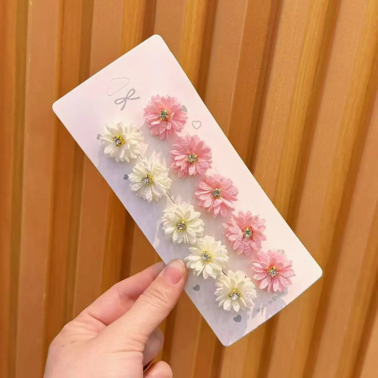 Fabric flower hairpin Chinese bridal headdress solid color rhinestone center flower hair decoration polygonal flower hairpin
Fabric flower hairpin Chinese bridal headdress solid color rhinestone center flower hair decoration polygonal flower hairpin