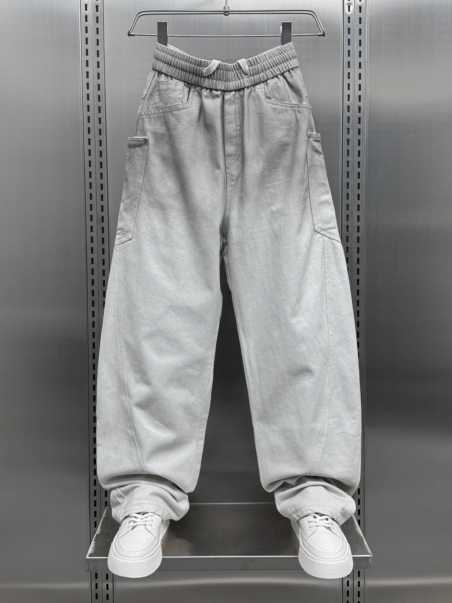 Американские свободные повседневные спортивные брюки для мужчин, молодежные модные широкие брюки в уличном стиле, осенняя новинка
Американские свободные повседневные спортивные брюки для мужчин, молодежные модные широкие брюки в уличном стиле, осенняя новинка