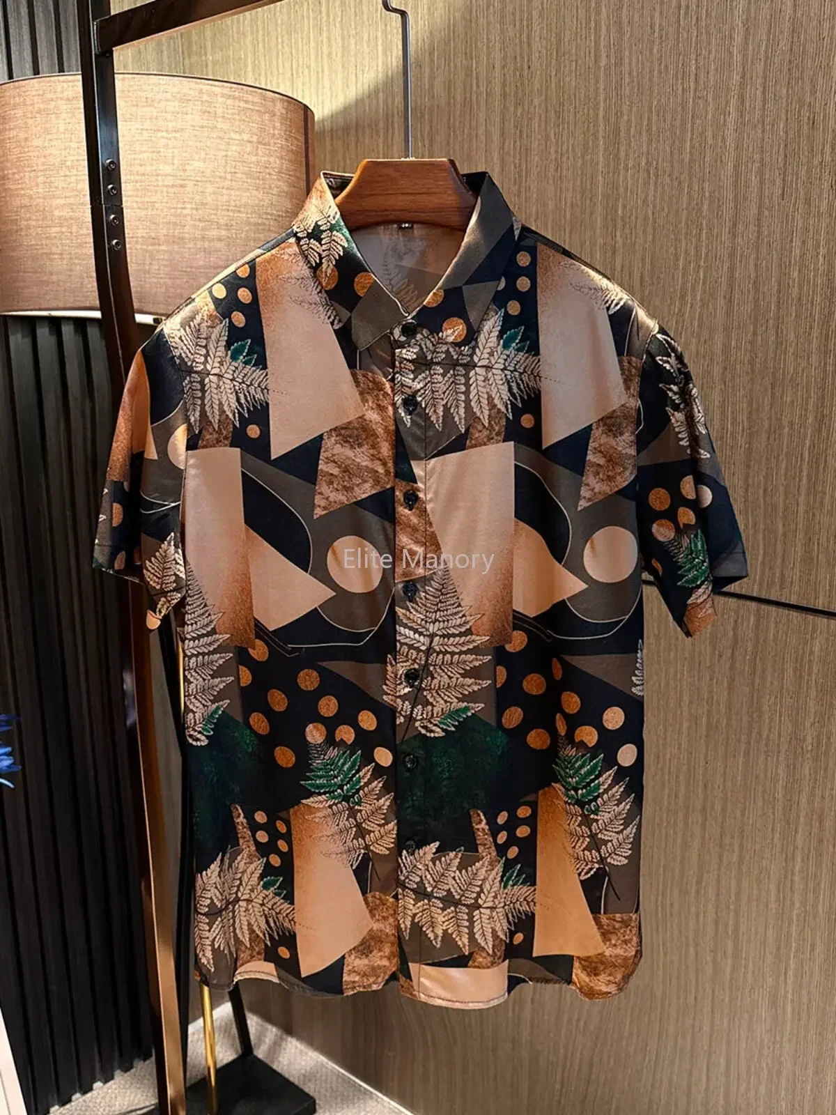 Summer new contrasting color personalized trend silk short-sleeved flower shirt
Summer new contrasting color personalized trend silk short-sleeved flower shirt
