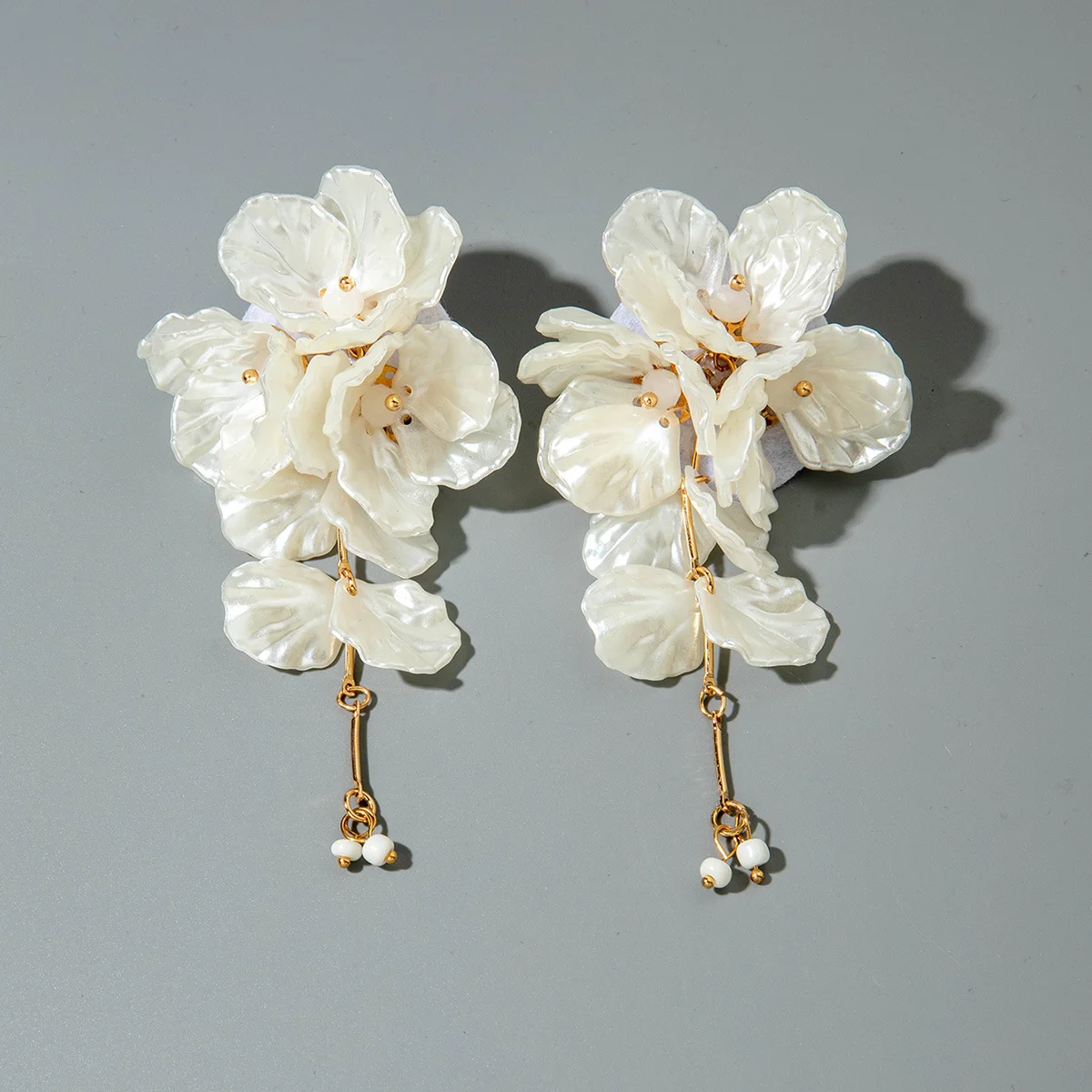 White Flower Drop Earrings for Women Elegant Layered Petal Tassel Drop Dangle Jewelry Daily Party Wedding Accessories Gift
White Flower Drop Earrings for Women Elegant Layered Petal Tassel Drop Dangle Jewelry Daily Party Wedding Accessories Gift
