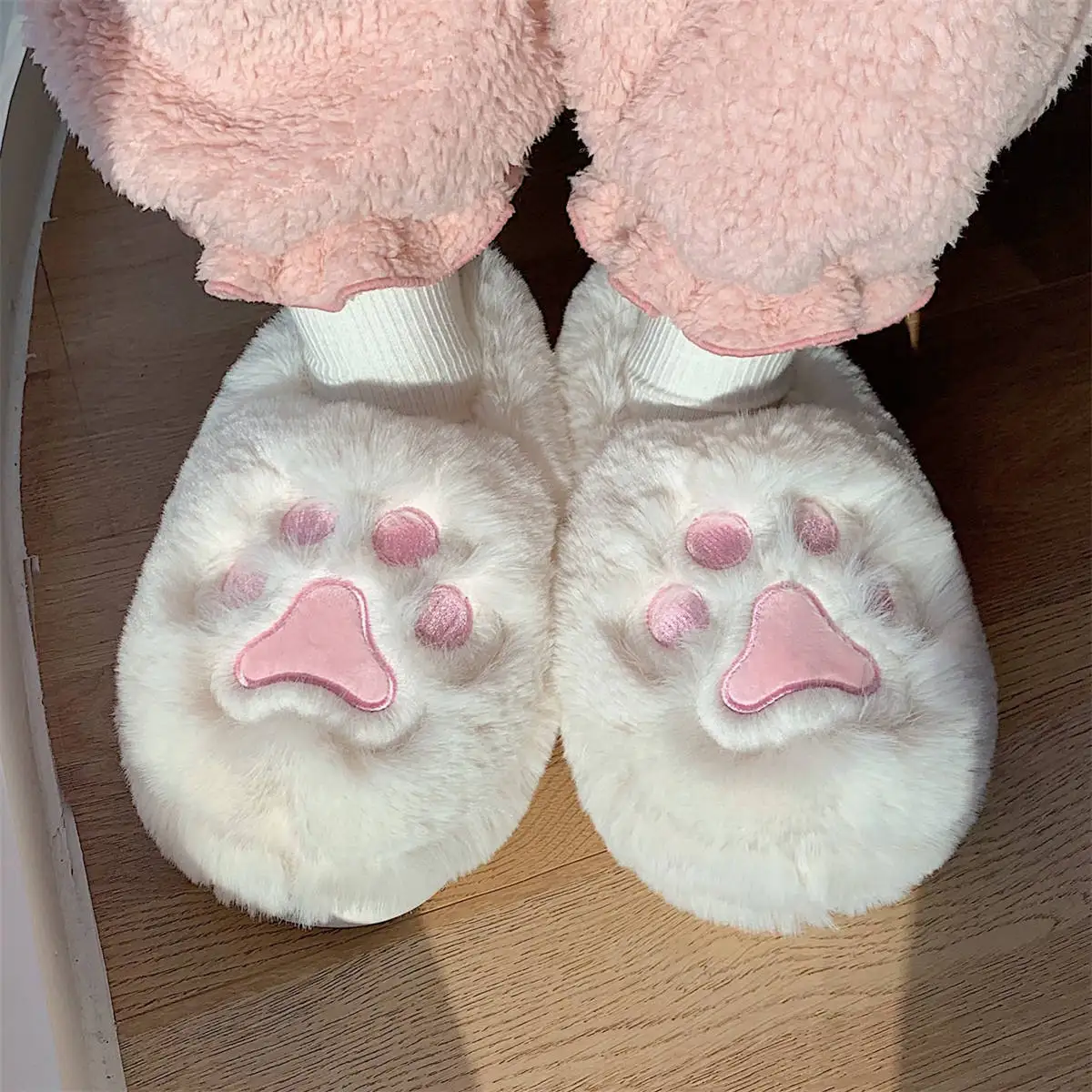 Women's winter cat claw soft-soled slippers home fluffy cotton shoes cute plush slippers non-slip warm comfortable shoes
Women's winter cat claw soft-soled slippers home fluffy cotton shoes cute plush slippers non-slip warm comfortable shoes
