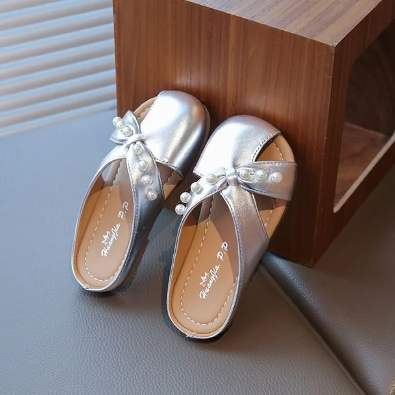 Girls 2026 Summer New Fashion Princess Pearl Flat Beach Soft-Bottom Sandals
Girls 2026 Summer New Fashion Princess Pearl Flat Beach Soft-Bottom Sandals