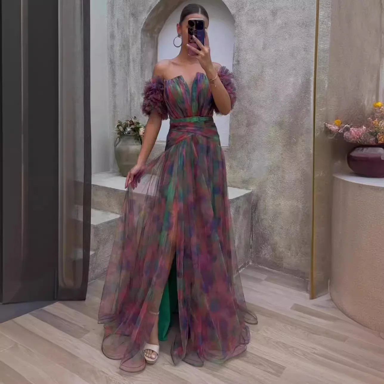 Summer New European and American Women's Clothing Sexy Long Sleeve Floral Oversleeves Dress High-End Large Swing Skirt
Summer New European and American Women's Clothing Sexy Long Sleeve Floral Oversleeves Dress High-End Large Swing Skirt