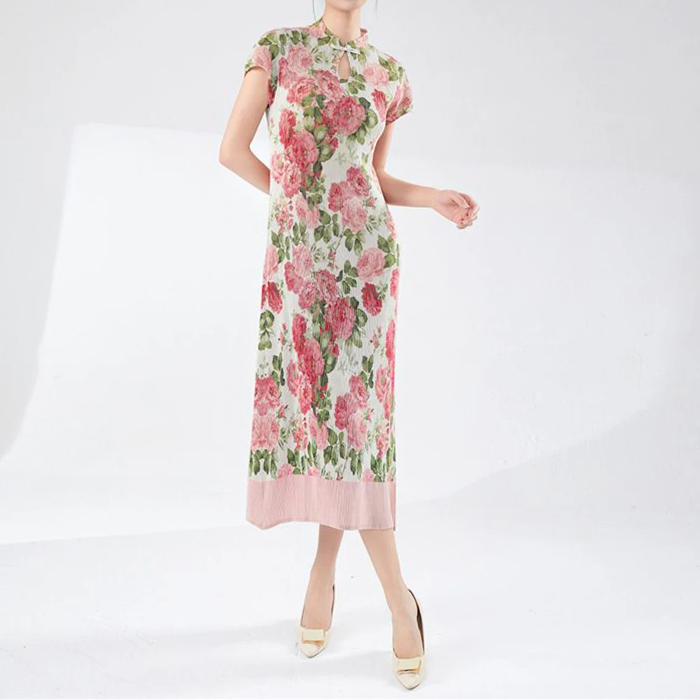 Improved cheongsam summer women's new Chinese style new printing retro split fork medium and long temperament elegant dress
Improved cheongsam summer women's new Chinese style new printing retro split fork medium and long temperament elegant dress