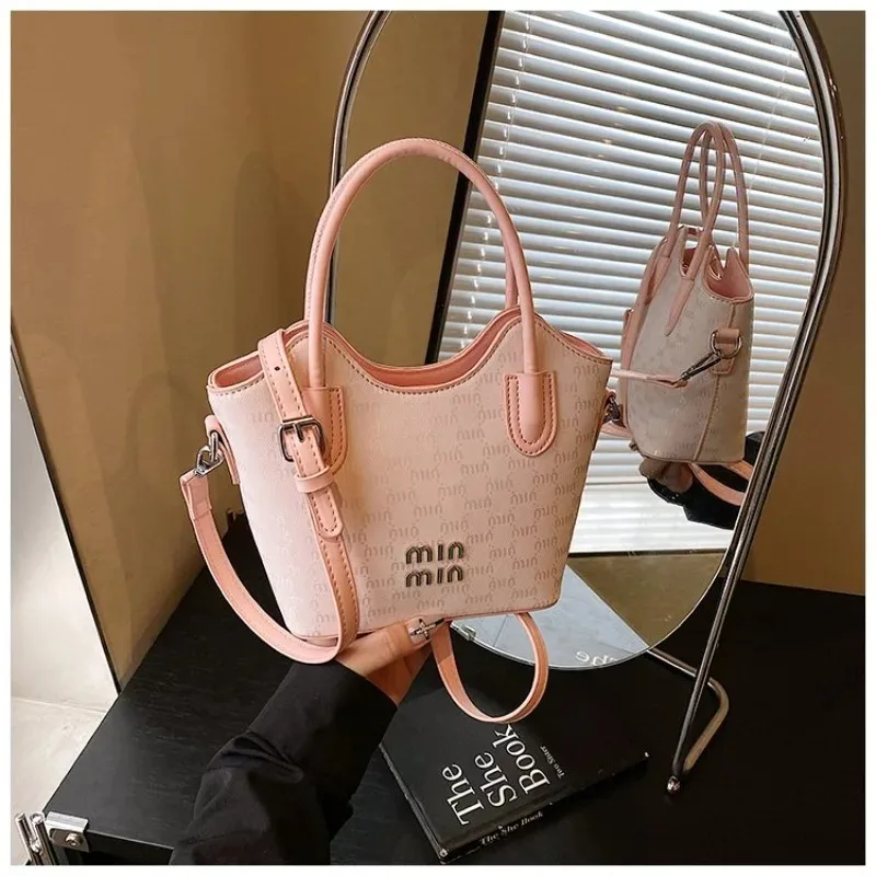2025 New Style Handbag for Women, Fashionable and Versatile, Single-shoulder Bag for Commuting, Crossbody Bucket Bag
2025 New Style Handbag for Women, Fashionable and Versatile, Single-shoulder Bag for Commuting, Crossbody Bucket Bag