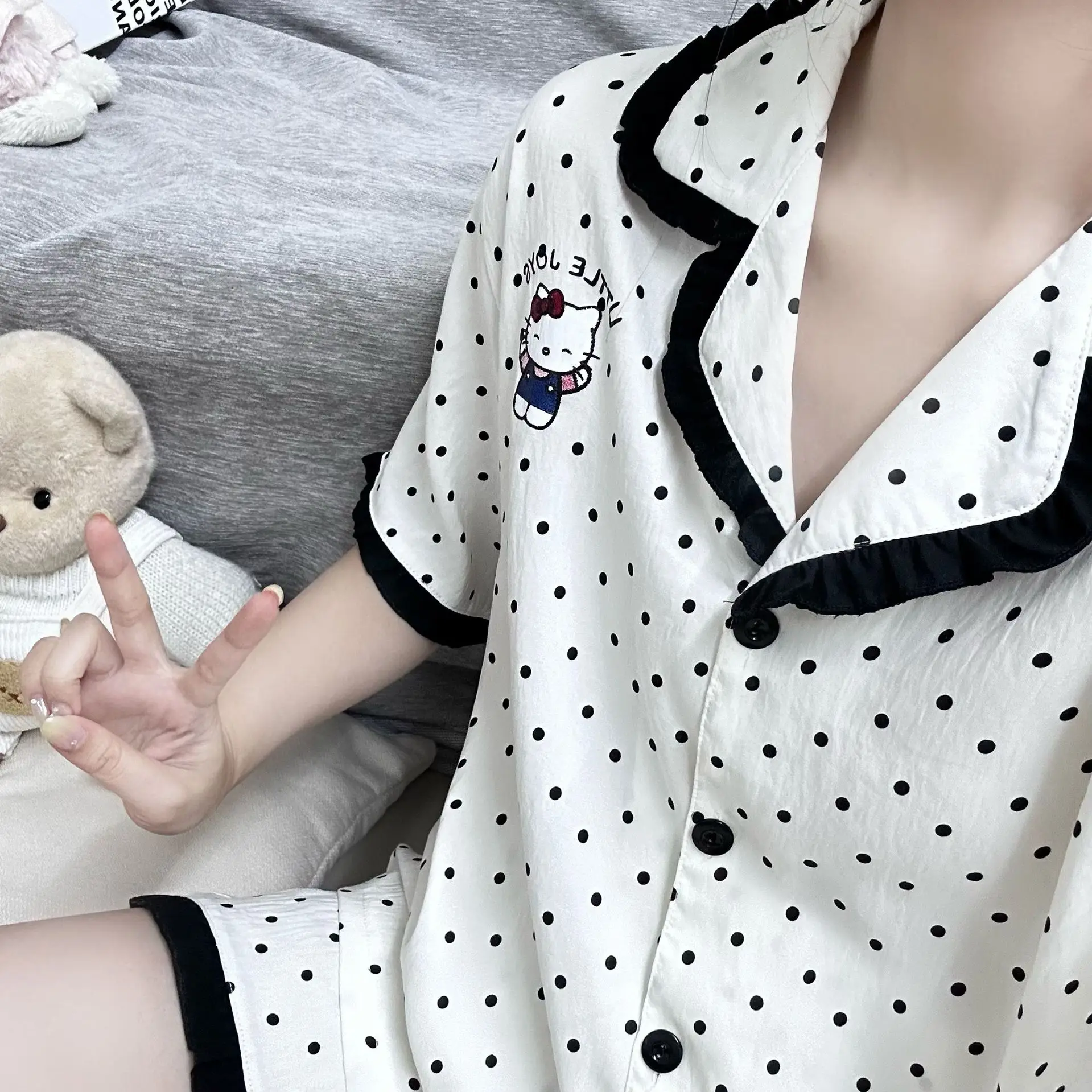 Cartoon Hello Kitty Women Summer Pajamas Set Anime Sanrio Fashion T-Shirt Shorts Printing Sweet and Cute Student Home Clothes
Cartoon Hello Kitty Women Summer Pajamas Set Anime Sanrio Fashion T-Shirt Shorts Printing Sweet and Cute Student Home Clothes