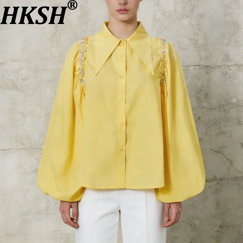 HKSH 2026 Spring New Women Shirt Elegant Lantern Sleeve Studded Diamonds Turn-down Collar Single Breasted Blouse Ins Top HK18930
HKSH 2026 Spring New Women Shirt Elegant Lantern Sleeve Studded Diamonds Turn-down Collar Single Breasted Blouse Ins Top HK18930
