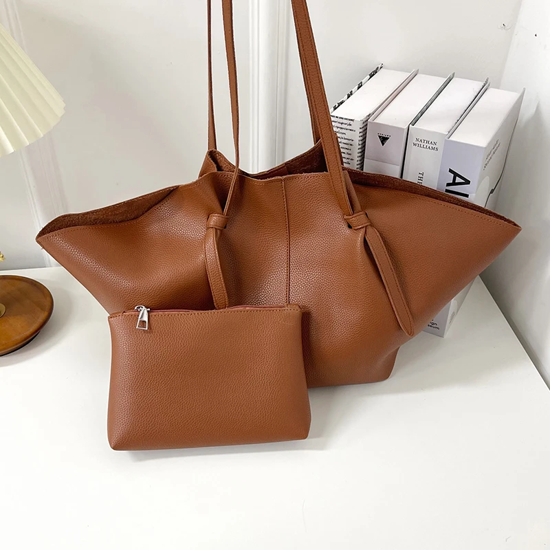 Ретро-минималистичная женская сумка через плечо из мягкой искусственной кожи, вместительная сумка-тоут для повседневного использования и поездок на работу
Ретро-минималистичная женская сумка через плечо из мягкой искусственной кожи, вместительная сумка-тоут для повседневного использования и поездок на работу