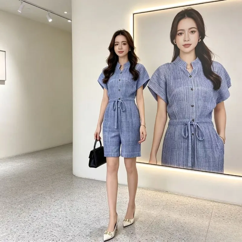 Miyake Pleated 2026 New Textured Pleated Jumpsuit for Women Stand Collar Fashionable Waist-Tie Casual Wide-Leg One-Piece Shorts
Miyake Pleated 2026 New Textured Pleated Jumpsuit for Women Stand Collar Fashionable Waist-Tie Casual Wide-Leg One-Piece Shorts