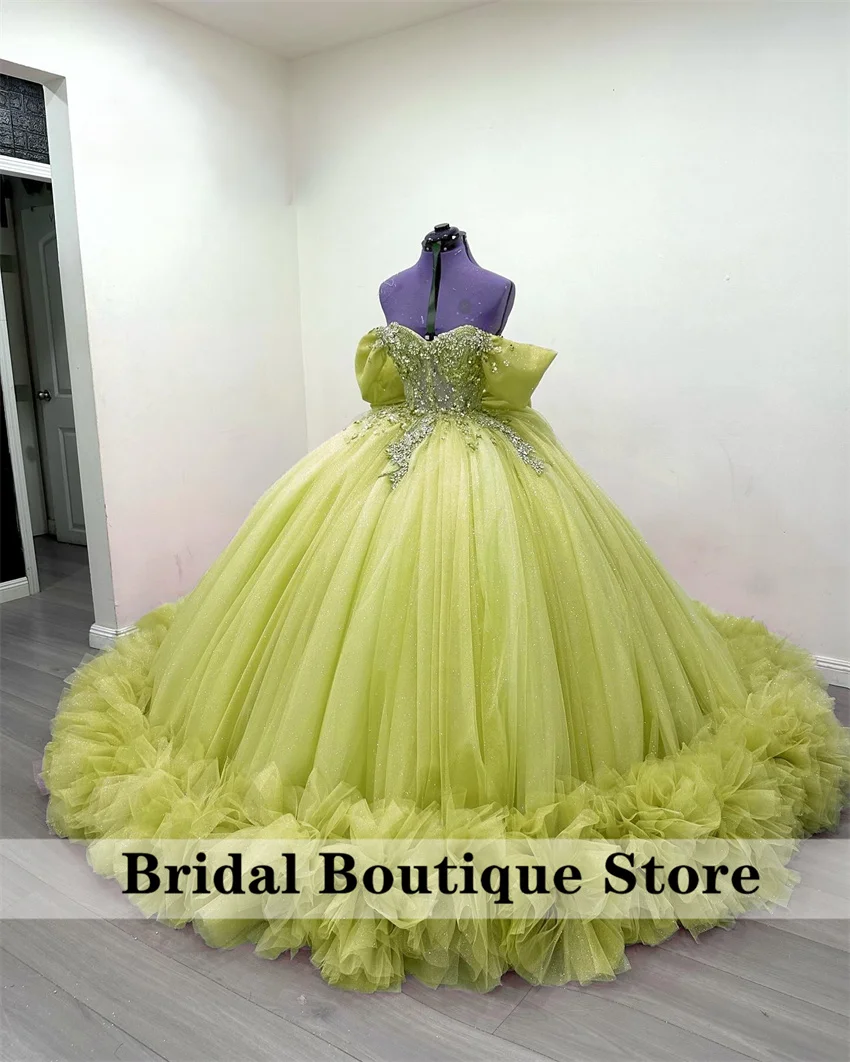 Green Beads Appliques Ball Gown Quinceanera Dresse 2025 Flowers Crystals Ruffles Bow Vestidos De 15 Años Customized
Green Beads Appliques Ball Gown Quinceanera Dresse 2025 Flowers Crystals Ruffles Bow Vestidos De 15 Años Customized