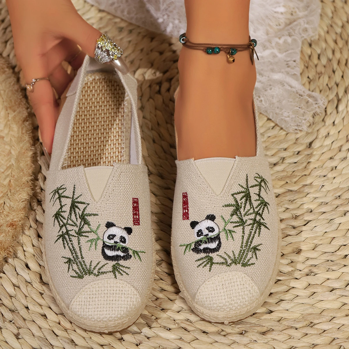 Women's Shoes Loafers Flats Panda Barefoot Woman Espadrilles Sneakers Comfortable Casual Kawaii Black Chinese Style Embroidery
Women's Shoes Loafers Flats Panda Barefoot Woman Espadrilles Sneakers Comfortable Casual Kawaii Black Chinese Style Embroidery