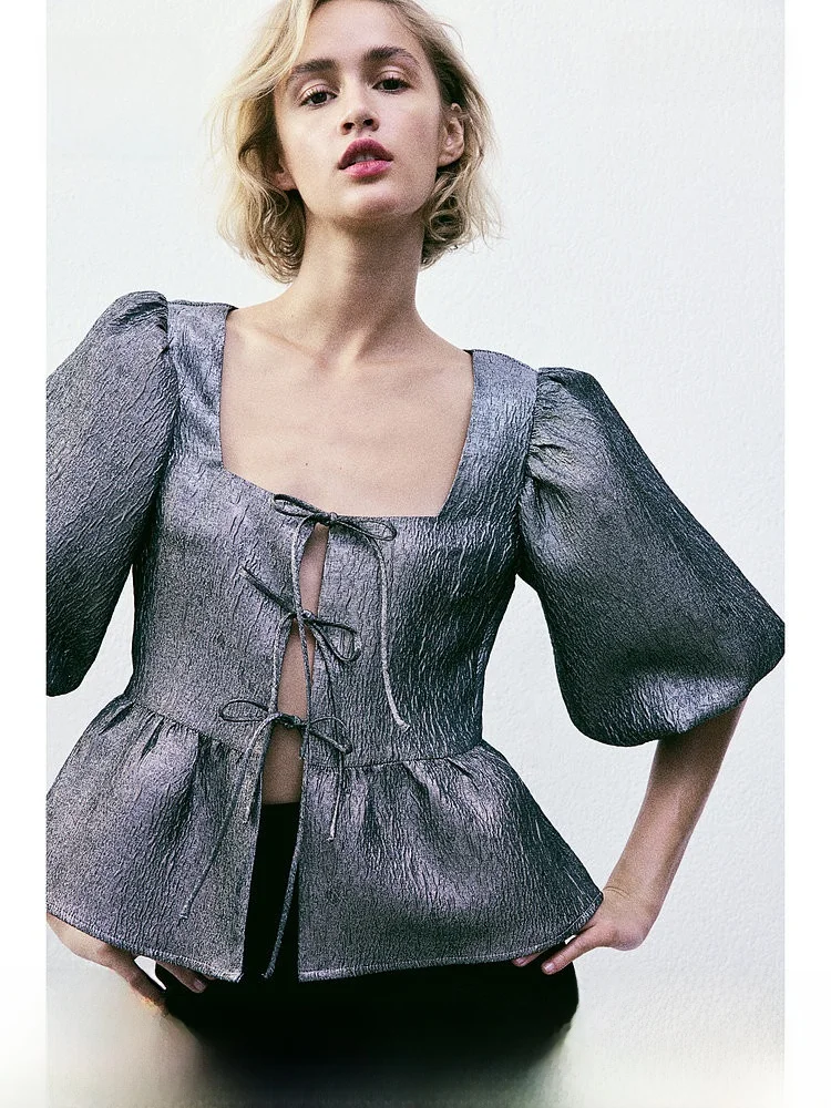Fashionable Women's Shirt Summer Knot Front Tie Inlay Weave Top H&M Casual Style Short Sleeve Square Collar Short L...
Fashionable Women's Shirt Summer Knot Front Tie Inlay Weave Top H&M Casual Style Short Sleeve Square Collar Short L...