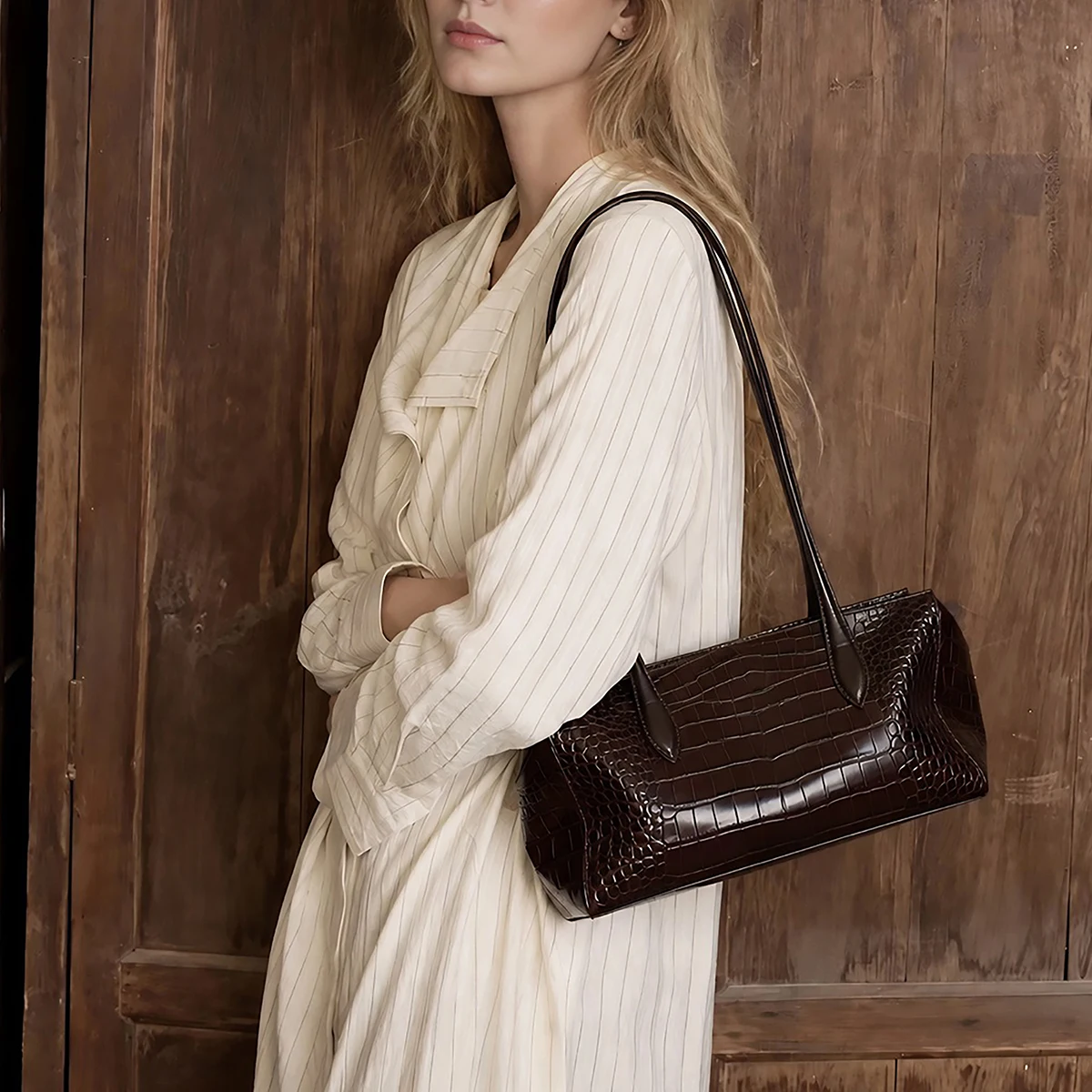 High-end Underarm Bag, Textured Crocodile Pattern Full-Grain Leather Women's Baguette Bag, Retro Large-Capacity Handbag
High-end Underarm Bag, Textured Crocodile Pattern Full-Grain Leather Women's Baguette Bag, Retro Large-Capacity Handbag