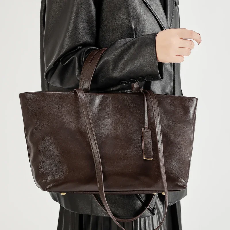 Женская сумка из натуральной кожи с масляным воском, женская модная сумка из натуральной воловьей кожи, женская роскошная дизайнерская сумка большой емкости для поездок на работу
Женская сумка из натуральной кожи с масляным воском, женская модная сумка из натуральной воловьей кожи, женская роскошная дизайнерская сумка большой емкости для поездок на работу