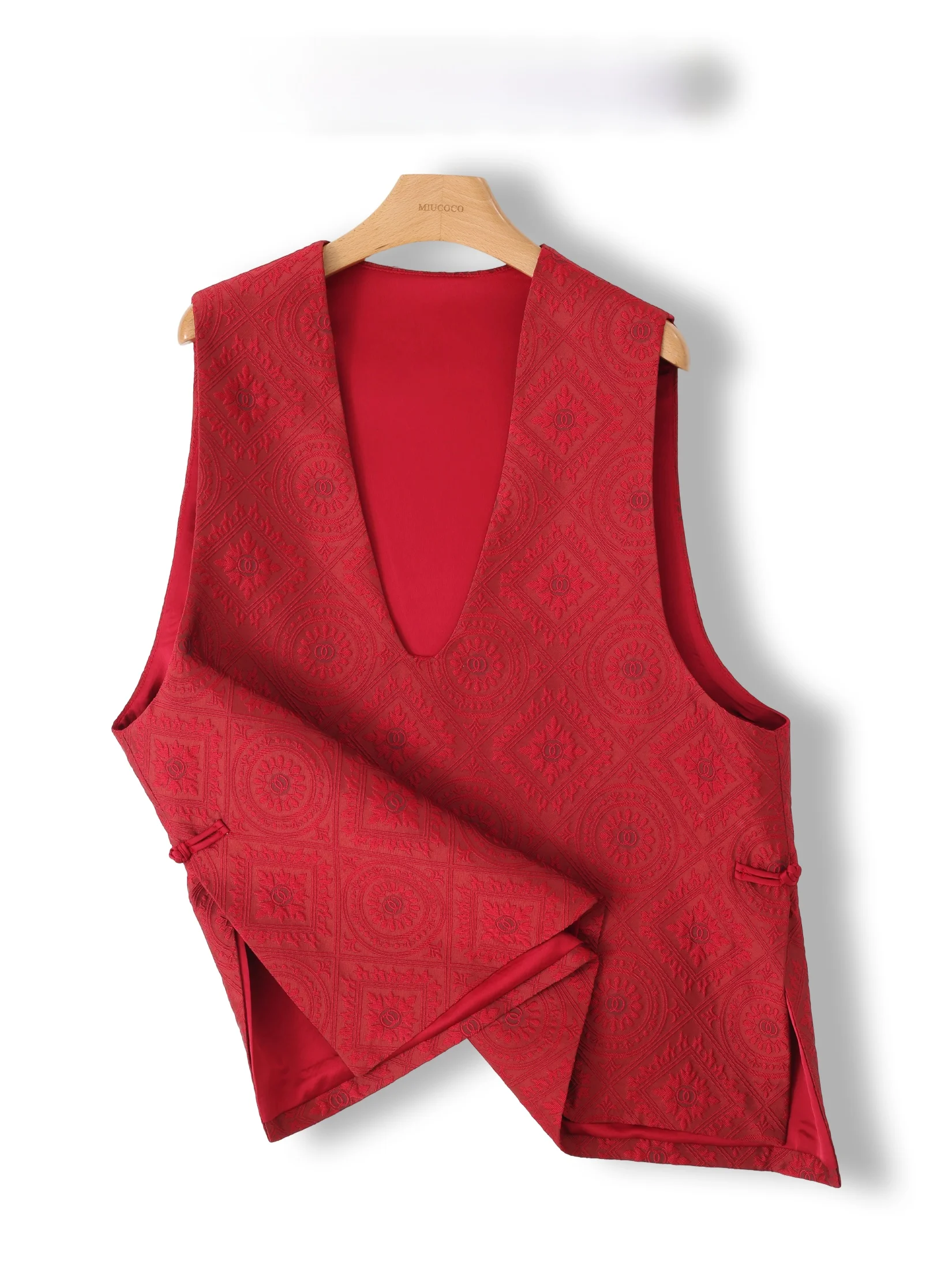 Elegant Chinese National Style Floral Embroidery Deep V-Neck Loose Women's Tank Top Versatile Comfortable Silk Opened at Side
Elegant Chinese National Style Floral Embroidery Deep V-Neck Loose Women's Tank Top Versatile Comfortable Silk Opened at Side